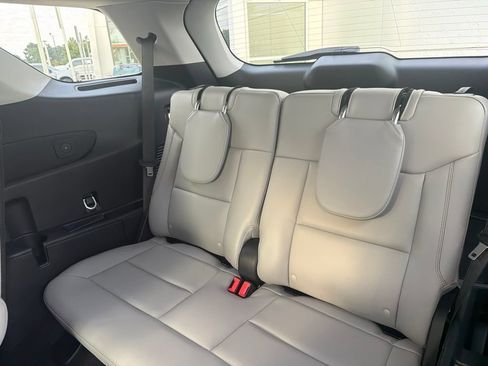 Used 2025 Ford Explorer Active w/ Active Comfort Package RWD image 19