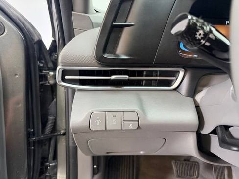 Certified 2025 Hyundai Elantra SE FWD image 12