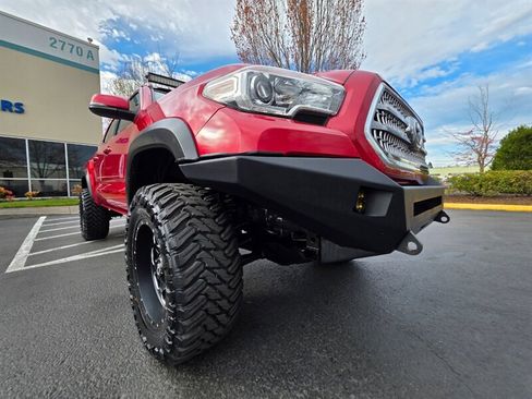 Used 2016 Toyota Tacoma TRD Off-Road w/ Premium & Technology Package image 10
