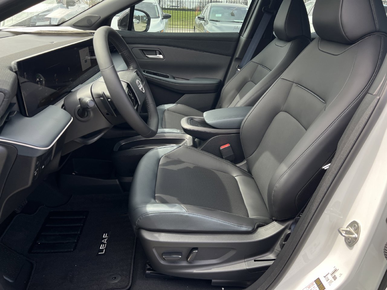 New 2026 Nissan Leaf Platinum+ w/ Floor Mat Package (SV+) FWD image 13