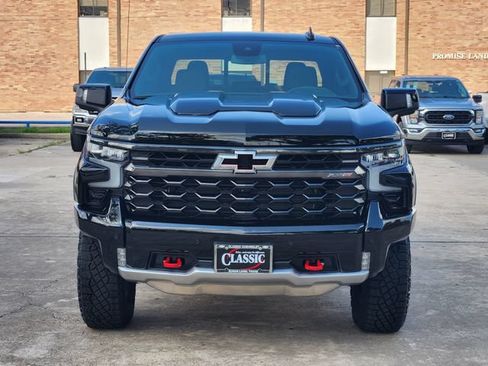 Used 2025 Chevrolet Silverado 1500 ZR2 AWD/4WD image 2