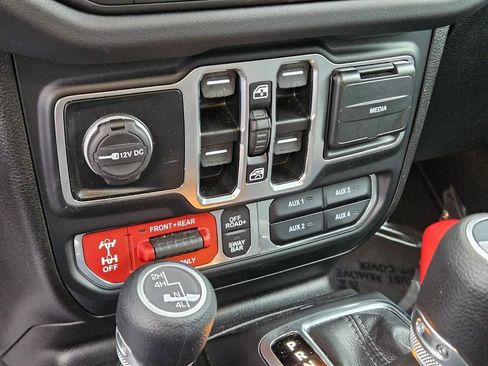 Used 2025 Jeep Wrangler Unlimited Rubicon AWD/4WD image 23