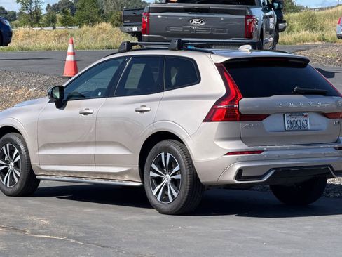 Used 2024 Volvo XC60 B5 Core image 6