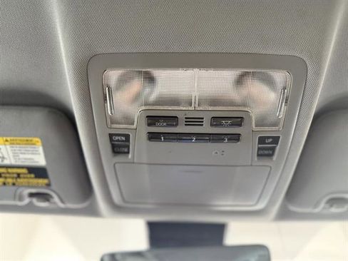 Used 2018 Toyota Highlander SE image 14