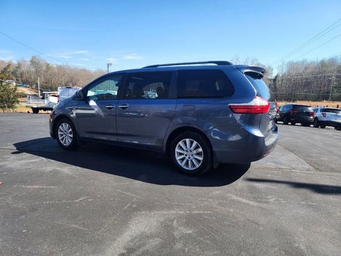 Used 2016 Toyota Sienna XLE w/ XLE Navigation Package image 10