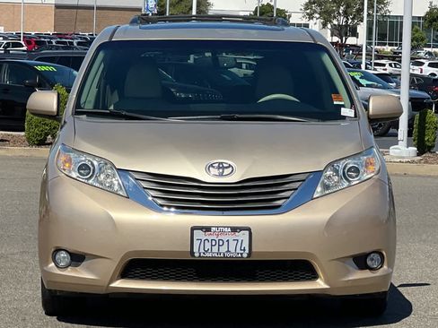 Used 2014 Toyota Sienna XLE FWD image 10