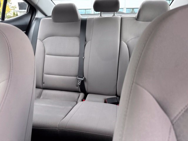 Used 2018 Hyundai Elantra SE w/ SE Connectivity Package 04 FWD image 9