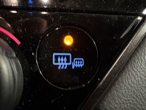 Certified 2021 Toyota Camry XLE FWD image 13
