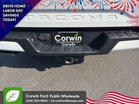 Used 2019 Toyota Tacoma TRD Sport AWD/4WD image 12