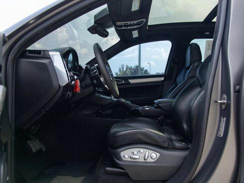 Used 2015 Porsche Cayenne Turbo AWD/4WD image 13