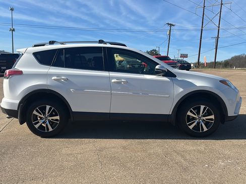 Used 2017 Toyota RAV4 XLE image 4