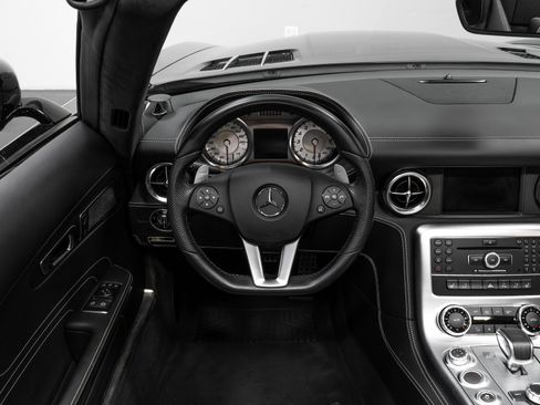 Used 2012 Mercedes-Benz SLS AMG Roadster image 10