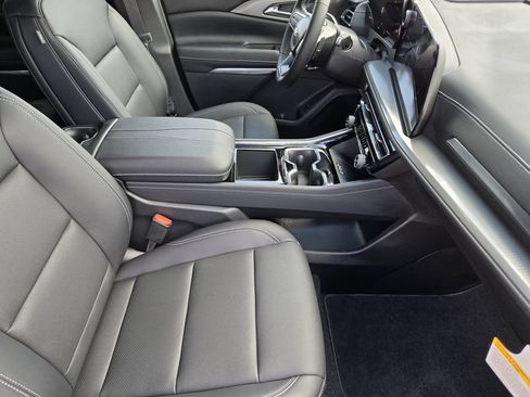 New 2026 Chevrolet Traverse LT w/ Sun and Wheel Package FWD image 16