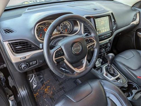 Used 2018 Jeep Cherokee Limited image 10