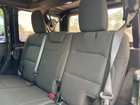 Used 2022 Jeep Wrangler Unlimited Sport AWD/4WD image 13