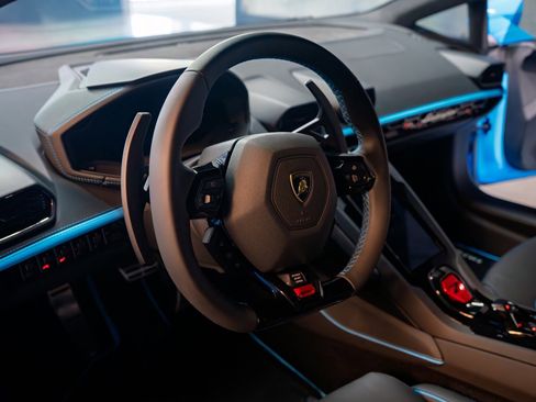 Used 2023 Lamborghini Huracan EVO image 7