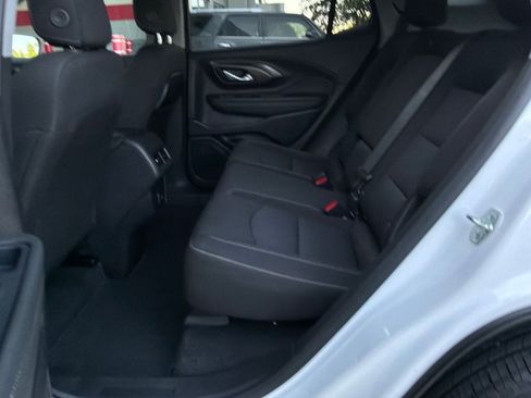 Used 2024 GMC Terrain SLE FWD image 11