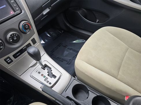 Used 2013 Toyota Corolla LE image 35