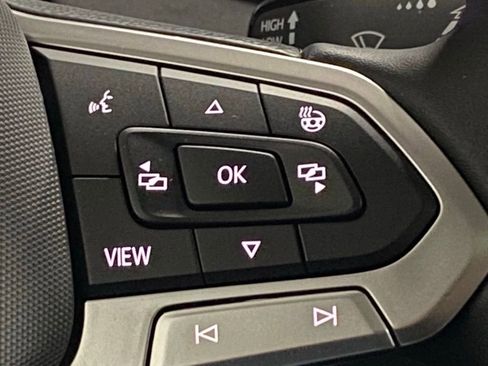 New 2026 Volkswagen Taos SE image 14