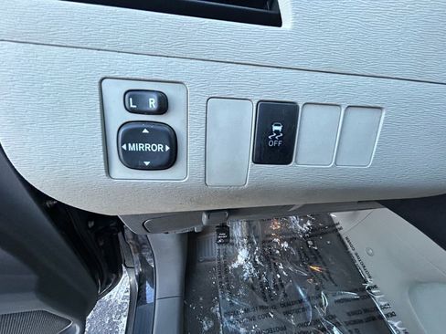 Used 2012 Toyota Sienna image 18