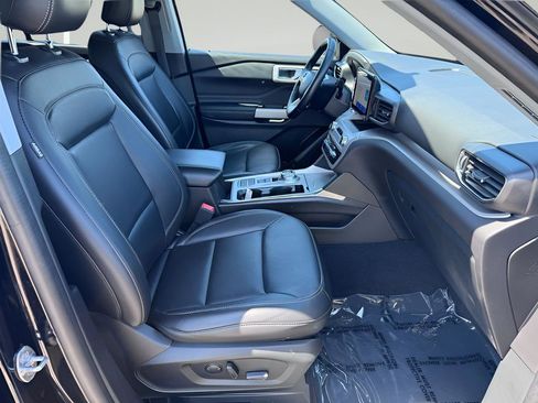 Used 2022 Ford Explorer XLT w/ Equipment Group 202A image 17