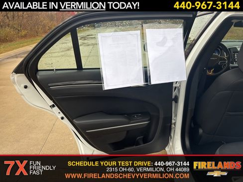 Used 2022 Chrysler 300 Touring w/ Sport Appearance Package image 38