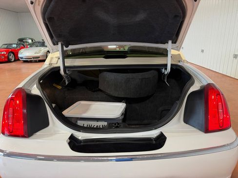 Used 2002 Lincoln Town Car Executive image 32