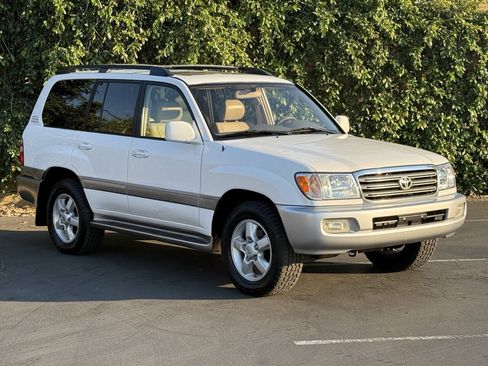 Used 2005 Toyota Land Cruiser AWD/4WD image 2