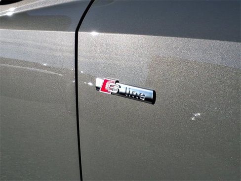 New 2025 Audi Q3 2.0T Premium image 5