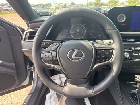 Used 2025 Lexus ES 350 w/ Premium Package image 31