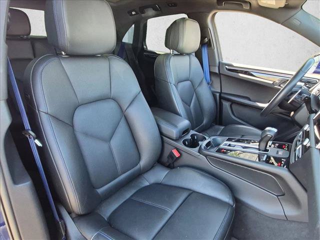 Used 2025 Porsche Macan AWD/4WD image 20