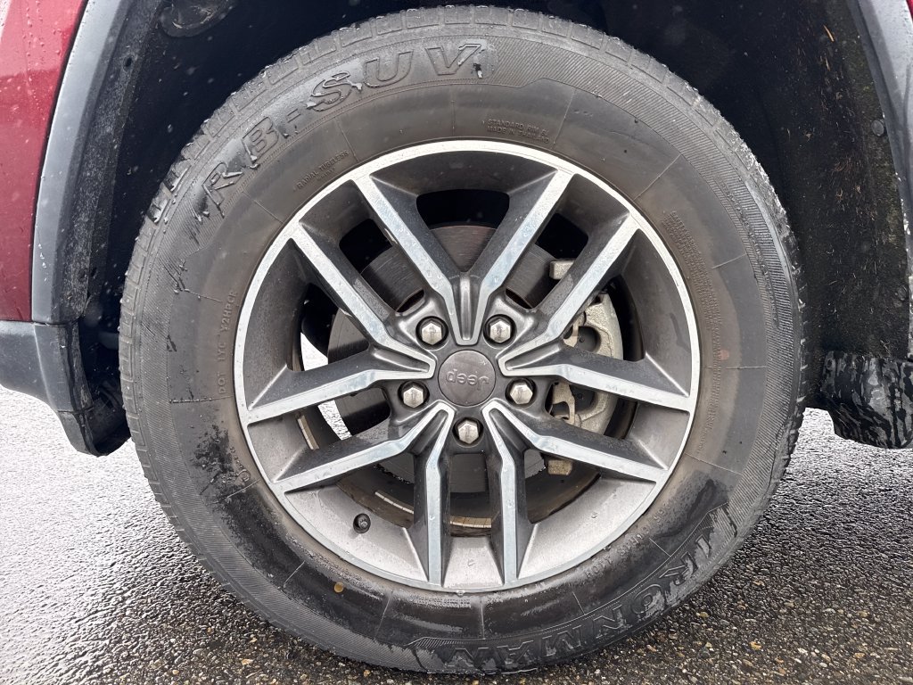 Used 2019 Jeep Grand Cherokee Limited AWD/4WD image 14