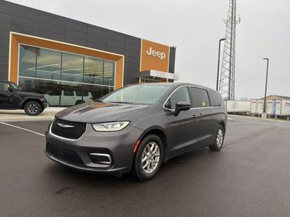 Certified 2023 Chrysler Pacifica Touring-L