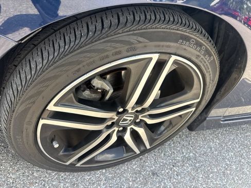 Used 2017 Honda Accord Sport image 10