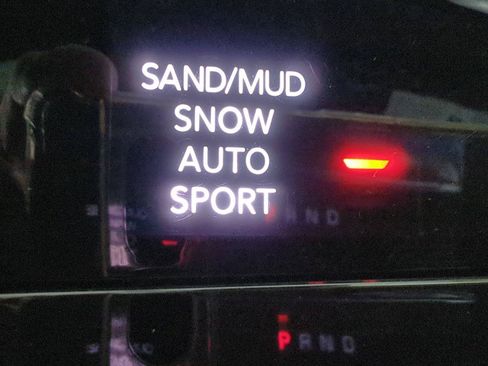 Used 2025 Jeep Grand Cherokee Limited AWD/4WD image 30