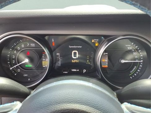 Used 2022 Jeep Wrangler Unlimited Rubicon 4xe w/ Cold Weather Group AWD/4WD image 12