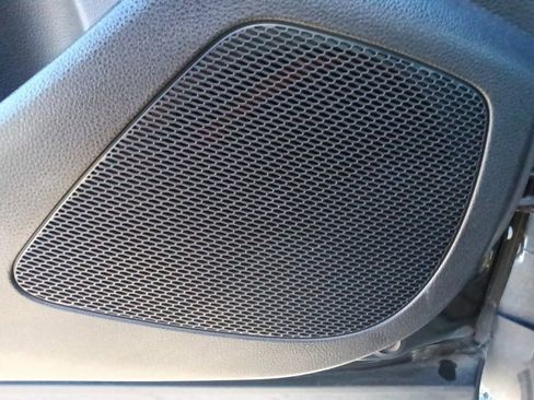 Used 2022 Toyota Corolla Cross XLE image 13