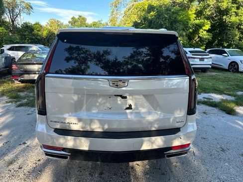 Used 2021 Cadillac Escalade Premium Luxury AWD/4WD image 19