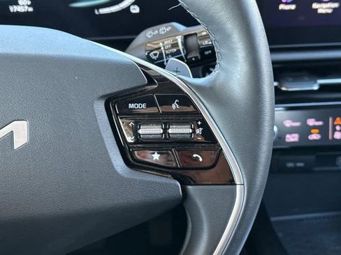 Certified 2024 Kia Niro EX w/ EX Cold Weather Package image 32
