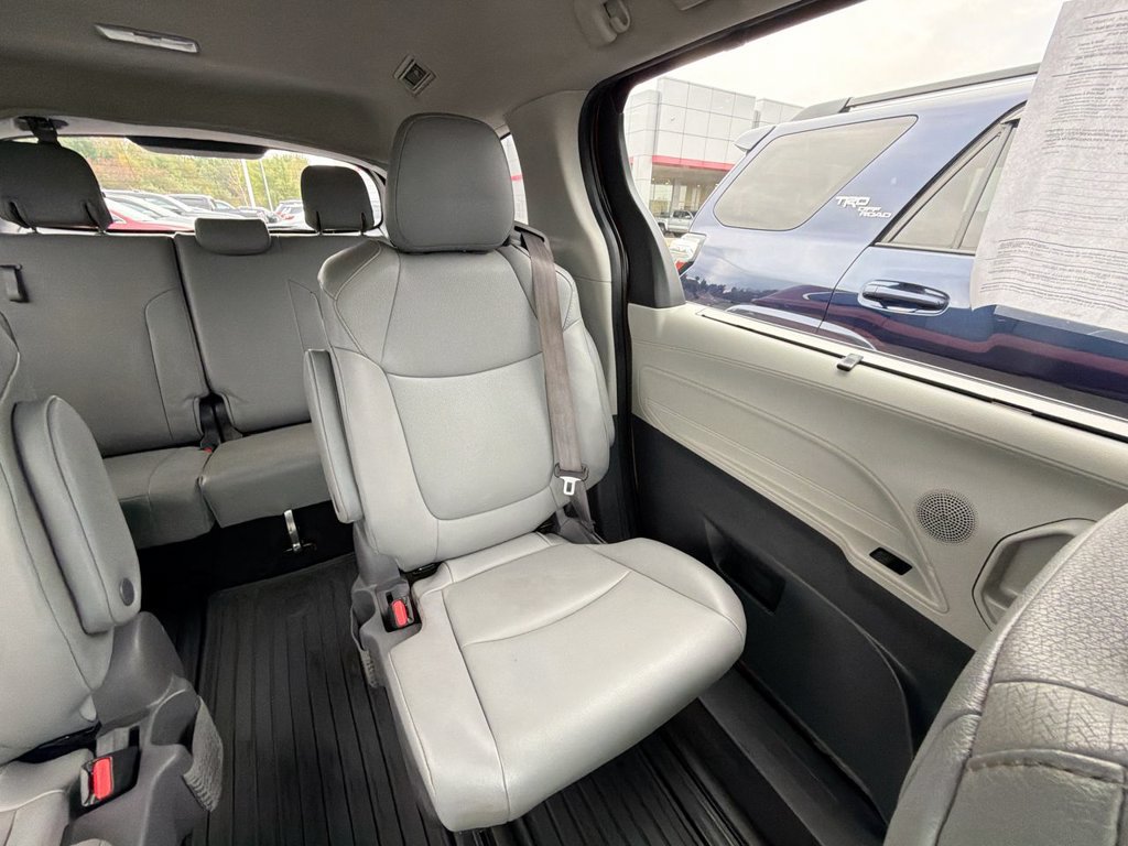 Used 2021 Toyota Sienna XLE AWD/4WD image 14
