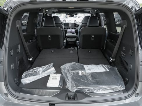 New 2026 INFINITI QX80 4WD w/ Sport Exterior Package image 32