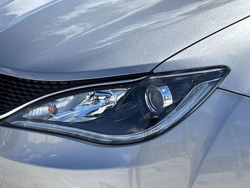 Used 2017 Chrysler Pacifica Touring-L Plus w/ Advanced Safetytec Group image 6