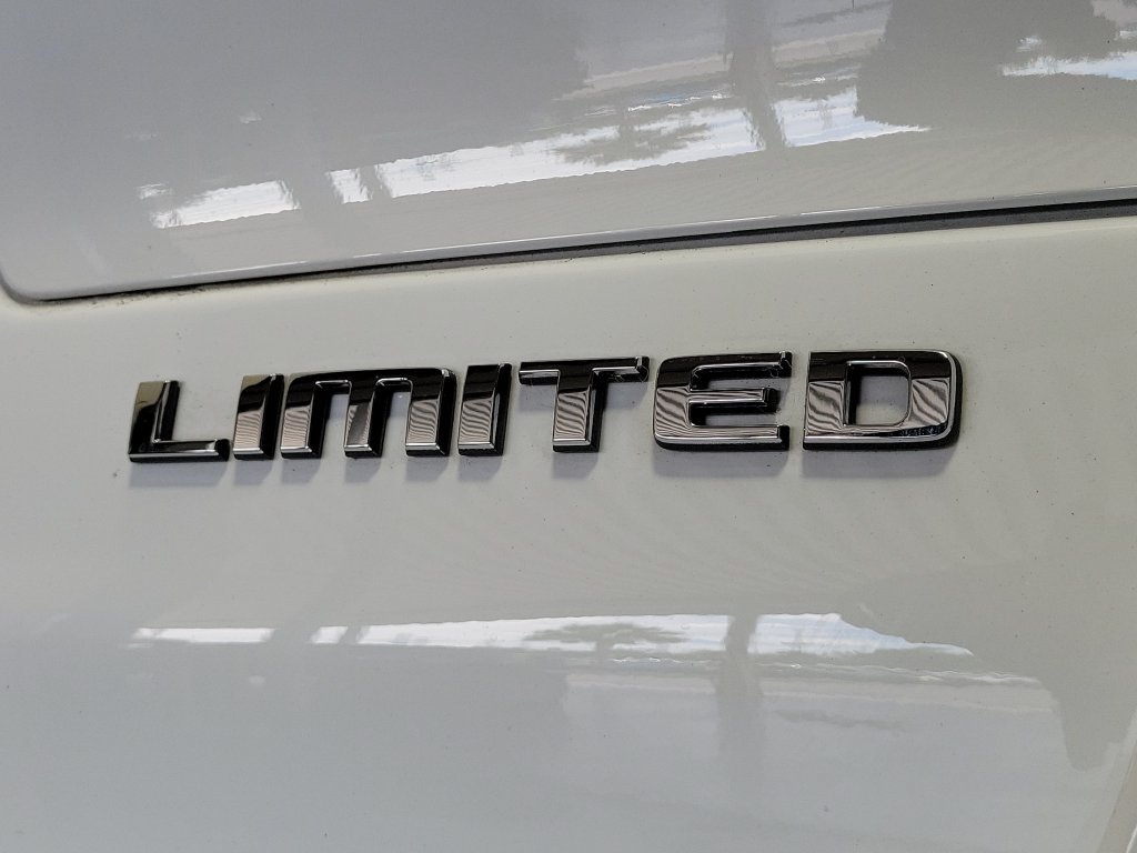 Used 2023 Jeep Grand Cherokee L Limited w/ Luxury Tech Group II AWD/4WD image 8
