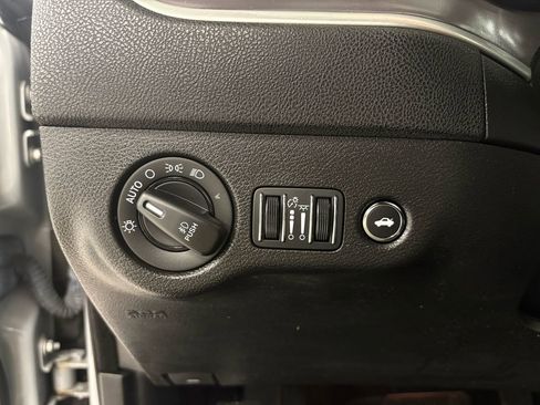 Used 2021 Dodge Charger SXT w/ Driver Convenience Group image 26