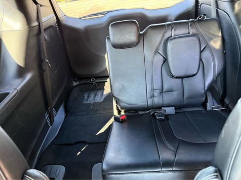 Used 2025 Chrysler Pacifica Select image 14