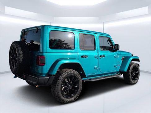 Used 2024 Jeep Wrangler Unlimited Sahara w/ Technology Group AWD/4WD image 3