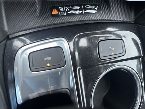 Used 2024 Chevrolet Equinox Premier image 16