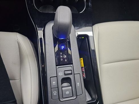 Used 2025 Toyota Prius XLE image 21