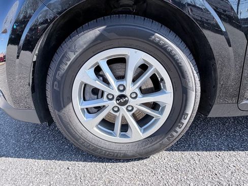 Used 2024 Kia Carnival LX image 29