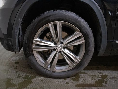 Used 2019 Volkswagen Atlas SEL R-Line image 9